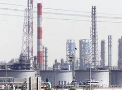 Harga Minyak Merosot, Saudi Pangkas Produksi Satu Juta Barel