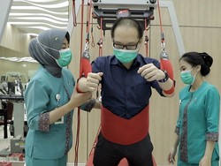 Atasi Sakit Punggung Akibat Kerja dengan Rehabilitasi Medik Eka Hospital