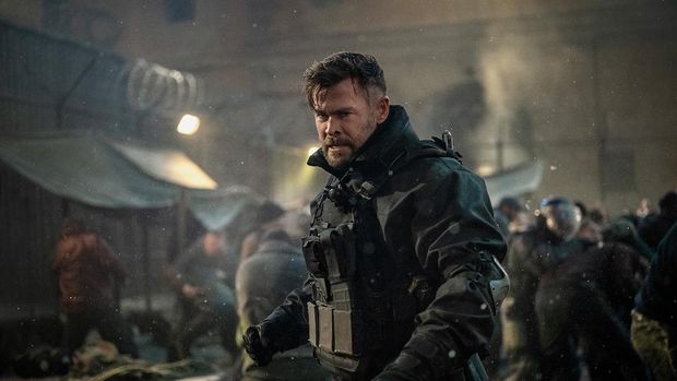 EXTRACTION 2 - Chris Hemsworth as Tyler Rake. Cr: Jasin Boland/Netflix © 2023