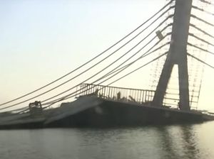 9 Orang Tewas Akibat Ambruknya Sebuah Jembatan di India 9 Orang Tewas Akibat Ambruknya Sebuah Jembatan di India