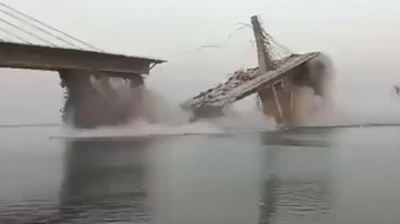 Jembatan Tiba-tiba Ambruk di India, 9 Orang Tewas
