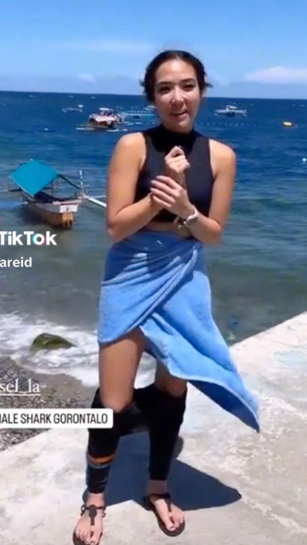 Gisel usai diving.