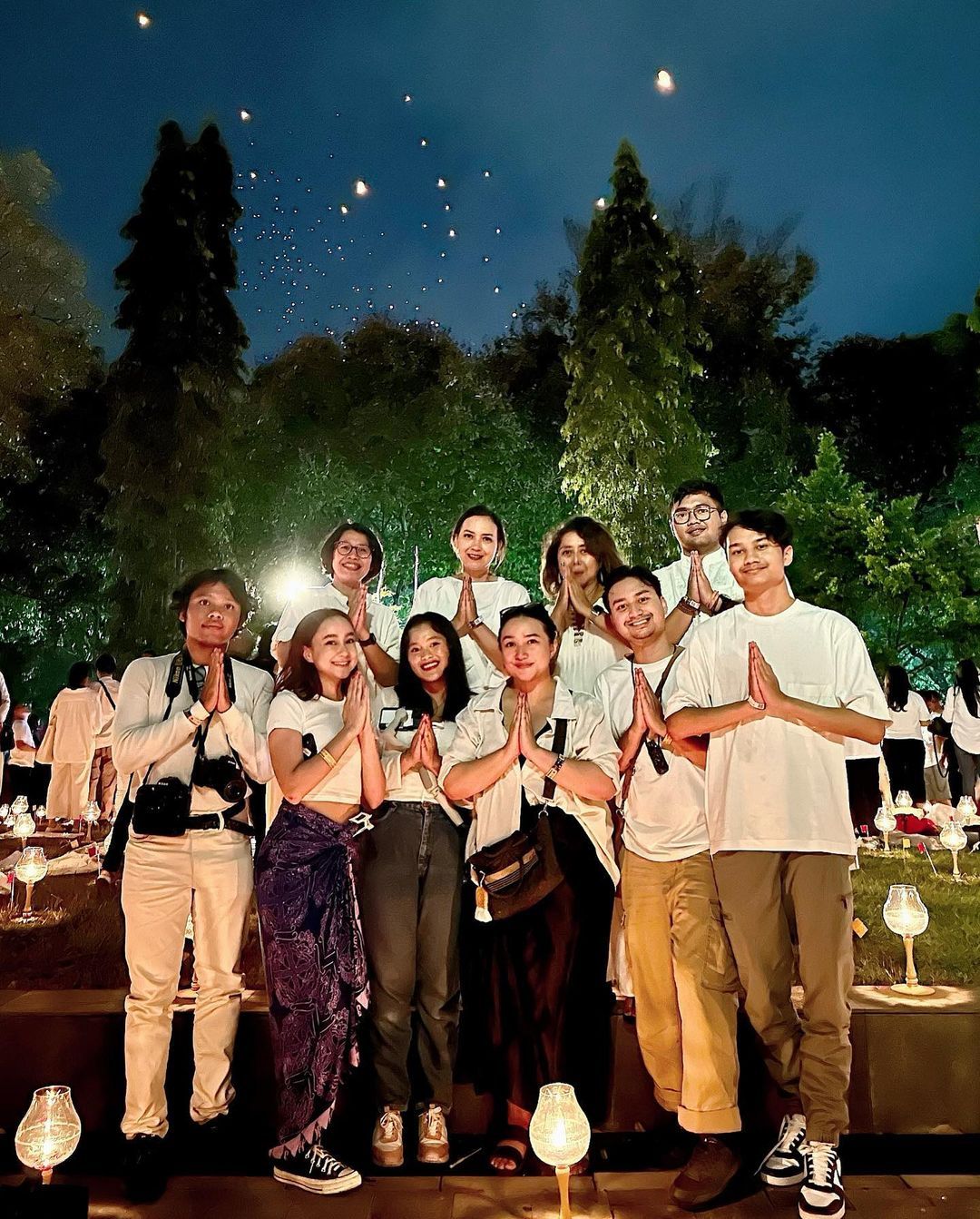 Ira Wibowo Rayakan Waisak