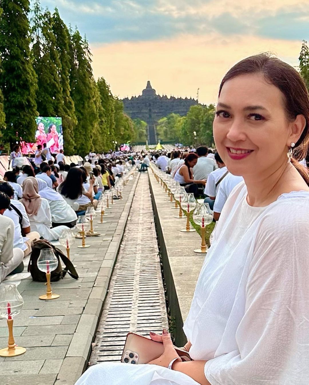 Ira Wibowo Rayakan Waisak