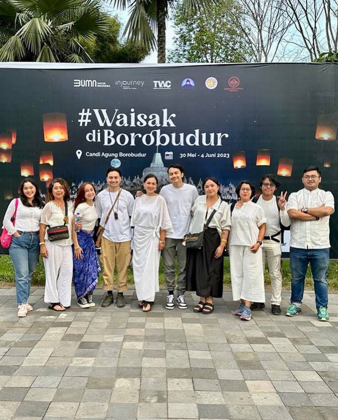 Ira Wibowo Rayakan Waisak