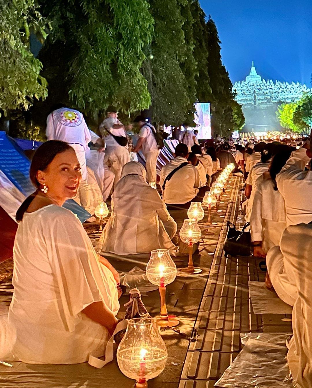 Ira Wibowo Rayakan Waisak