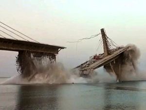 Jembatan Gantung di India Ambruk, Kedua Kali dalam Setahun