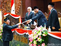 Gubernur Khofifah Sebut Jatim Surplus Realisasi Anggaran Rp 401,78 Miliar