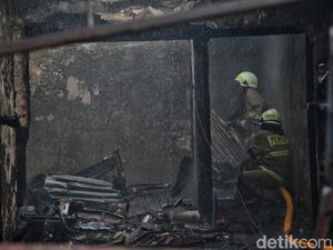 Pilu Korban Kebakaran di Tambora Jakbar juga Dapat Kabar Nenek Meninggal