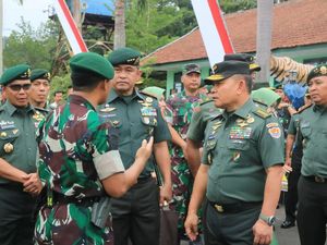 Didampingi Pangkostrad, KSAD Berpesan ke Yonif Raider 323 yang Hendak Operasi Didampingi Pangkostrad, KSAD Berpesan ke Yonif Raider 323 yang Hendak Operasi