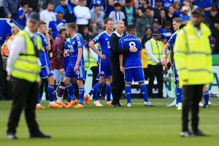 LEICESTER, ENGLAND - MAY 28: Leicester City Manager Dean Smith consoles Youri Tielemans of Leicester City after the Premier League match between Leicester City and West Ham United at The King Power Stadium on May 28, 2023 in Leicester, England. (Photo by Daniel Chesterton/Offside/Offside via Getty Images)