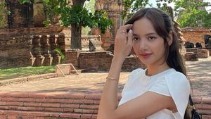 Anggun Penampilan Lisa BLACKPINK saat Mudik ke Kampung Halaman