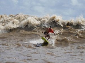 Memacu Adrenalin! Berselancar Taklukkan Ganasnya Sungai Amazon