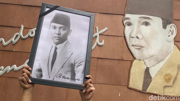 Bulan Juni memuat salah satu peristiwa penting, yaitu hari lahir Soekarno. Selain itu, Juni juga disebut sebagai bulan Bung Karno. Simak penjelasan lengkapnya!