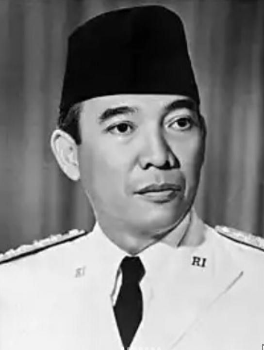 Tanggal 6 Juni diperingati sebagai Hari Lahir Soekarno, Putra Sang Fajar sekaligus Presiden pertama Indonesia. Lalu, mengapa Soekarno disebut Putra Sang Fajar?