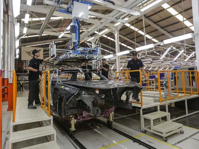 Mengintip BMW seri-7 Rakitan Lokal yang Nggak Kalah Mewah