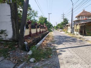 Blak-blakan Pemilik Mobil di Gresik Mengapa Parkir Sembarangan 3 Bulan