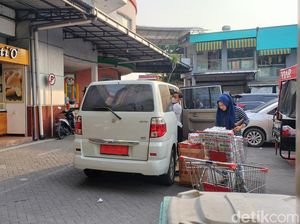 Camat Dander Bojonegoro Sesalkan Mobil Siaga Digunakan Belanja Istri Kades