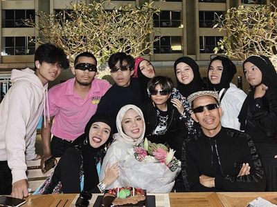 Momen Ramai-ramai Kulineran Seru Gen Halilintar di Berbagai Negara