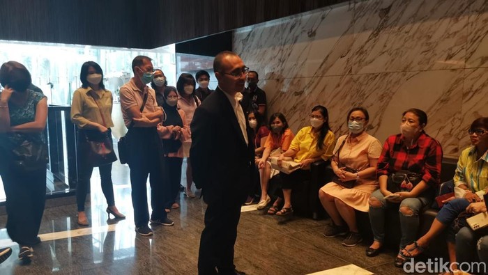 Nasabah Kresna Life Datangi Kantor OJK