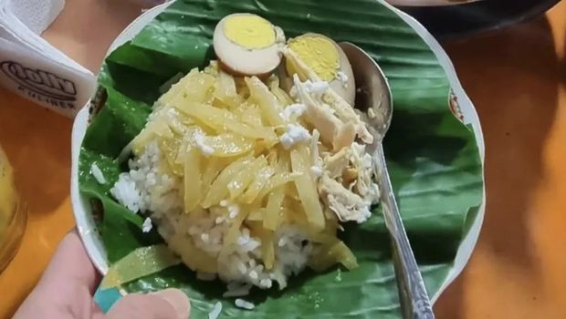 Nasi Liwet Yu Sani yang Gurih Mlekoh Ada di Solo Sejak 33 Tahun Lalu