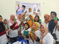 Relawan Sandiaga Latih Emak-emak Klaten Buat Sabun Cuci Piring