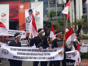 Pedagang Pakaian Bekas Geruduk Kemendag, Minta Thrifting Dibolehkan Lagi! Pedagang Pakaian Bekas Geruduk Kemendag, Minta Thrifting Dibolehkan Lagi!