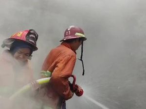 Rumah 2 Lantai di Bogor Terbakar Saat Ditinggal Penghuni ke Rumah Sakit