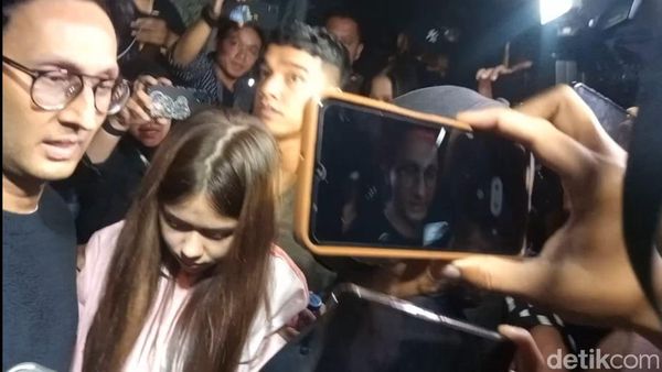 Rebecca Klopper Diam Seribu Bahasa