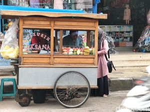 Rujak Cuka Laksana yang Asam Segar di Garut Ini Ada Sejak 1982 Rujak Cuka Laksana yang Asam Segar di Garut Ini Ada Sejak 1982