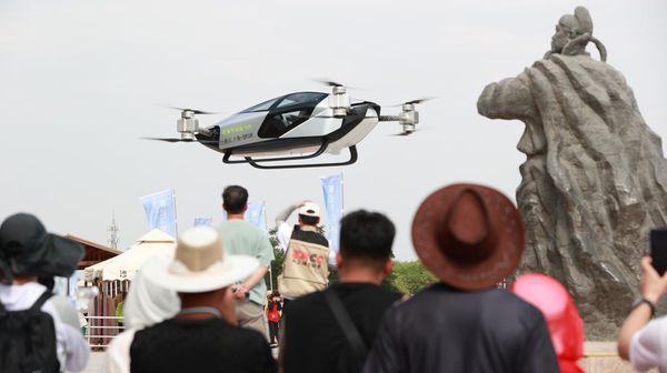 Saat Taksi Terbang XPeng X2 Melayang di Langit China