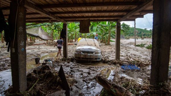 Sisa-sisa Luapan Sungai Teaone di Ekuador