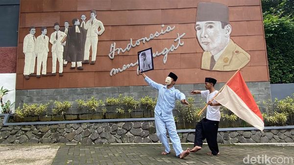Tarian Karna di Bandung Warnai Peringatan Hari Lahir Soekarno