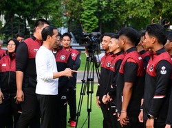 Presiden Jokowi Bagikan Bonus Atlet SEA Games, Minta Jangan Dihamburkan