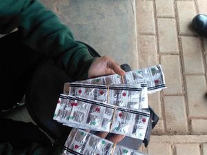 Jual Ilegal Obat Keras, Konter Pulsa HP di Depok Digerebek Jual Ilegal Obat Keras, Konter Pulsa HP di Depok Digerebek