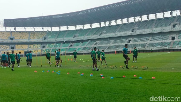 Training center timnas jelang FIFA Matchday di Stadion GBT
