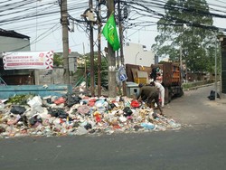 Alasan Armada Telat Bikin Sampah di Pasar Rubuh Tangerang Berserakan