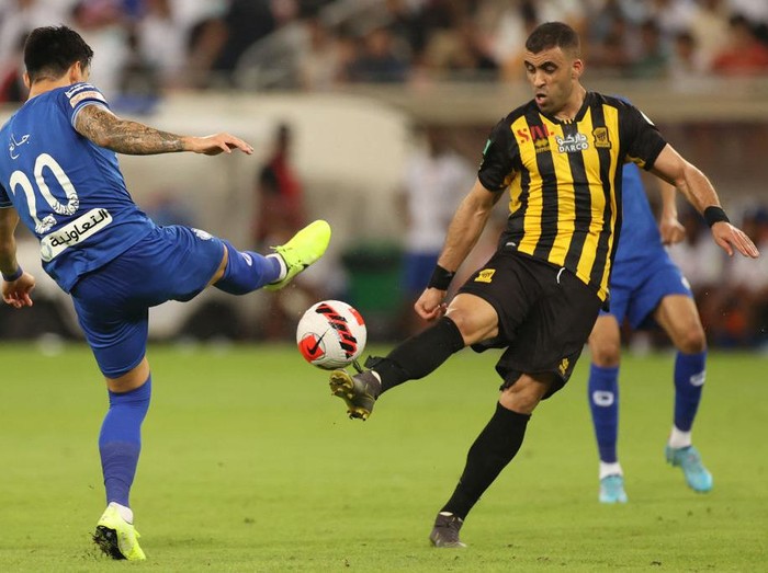 Ittihads forward Abderrazak Hamdallah (R) is marked by Hilals defender Jang Hyun-soo (L) during a Saudi Pro League football match between al-Ittihad and al-Hilal at the King Abdullah Sports City in Jeddah on May 23, 2022. (Photo by AFP) (Photo by -/AFP via Getty Images)