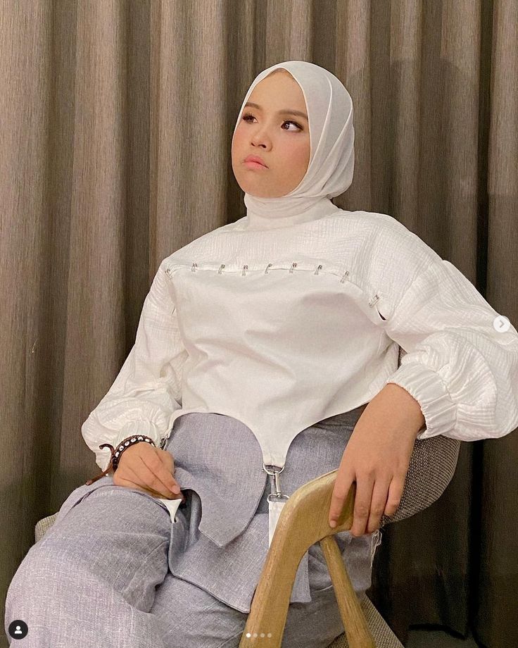 Aksi Putri Ariani mendapatkan golden buzzer di America's Got Talent. Aksi Putri Ariani mendapatkan golden buzzer di America's Got Talent.