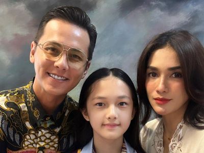 7 Inspirasi Baju untuk Datang ke Wisuda Anak dari Selebriti
