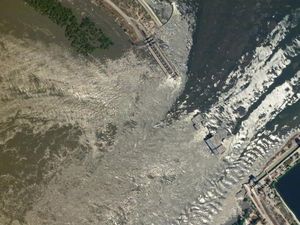 Banjir Hebat Dampak Jebolnya Bendungan Ukraina Terekam Satelit Banjir Hebat Dampak Jebolnya Bendungan Ukraina Terekam Satelit