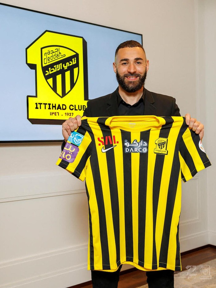 Karim Benzema poses holding the jersey of Saudi Arabian soccer team Al Ittihad in this handout photo obtained by Reuters June 6, 2023.  Al Ittihad/Handout via REUTERS THIS IMAGE HAS BEEN SUPPLIED BY A THIRD PARTY. MANDATORY CREDIT