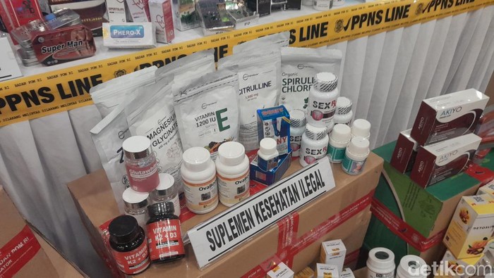 BPOM umumkan temuan toko obat online ilegal. BPOM umumkan temuan toko obat online ilegal.