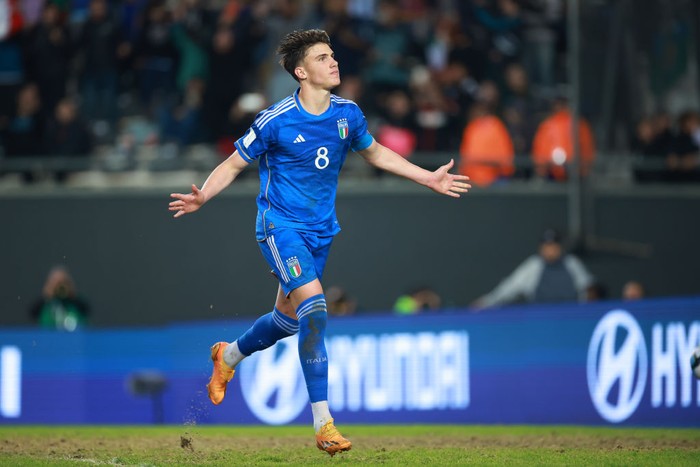 LA PLATA, ARGENTINA - MAY 31: Cesare Casadei of Italy celebrates after scoring the teams second goal during a FIFA U-20 World Cup Argentina 2023 Round of 16 match between England and Italy at Estadio La Plata on May 31, 2023 in La Plata, Argentina. (Photo by Hector Vivas - FIFA/FIFA via Getty Images)