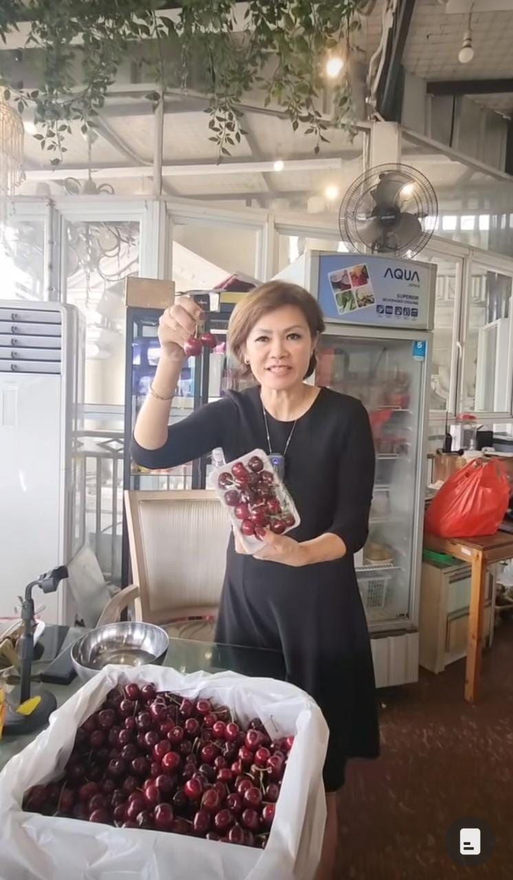 Ci Mehong, penjual palugada yang viral di TikTok