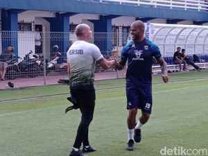 Digembleng Latihan Keras, Pemain Persib Kelelahan