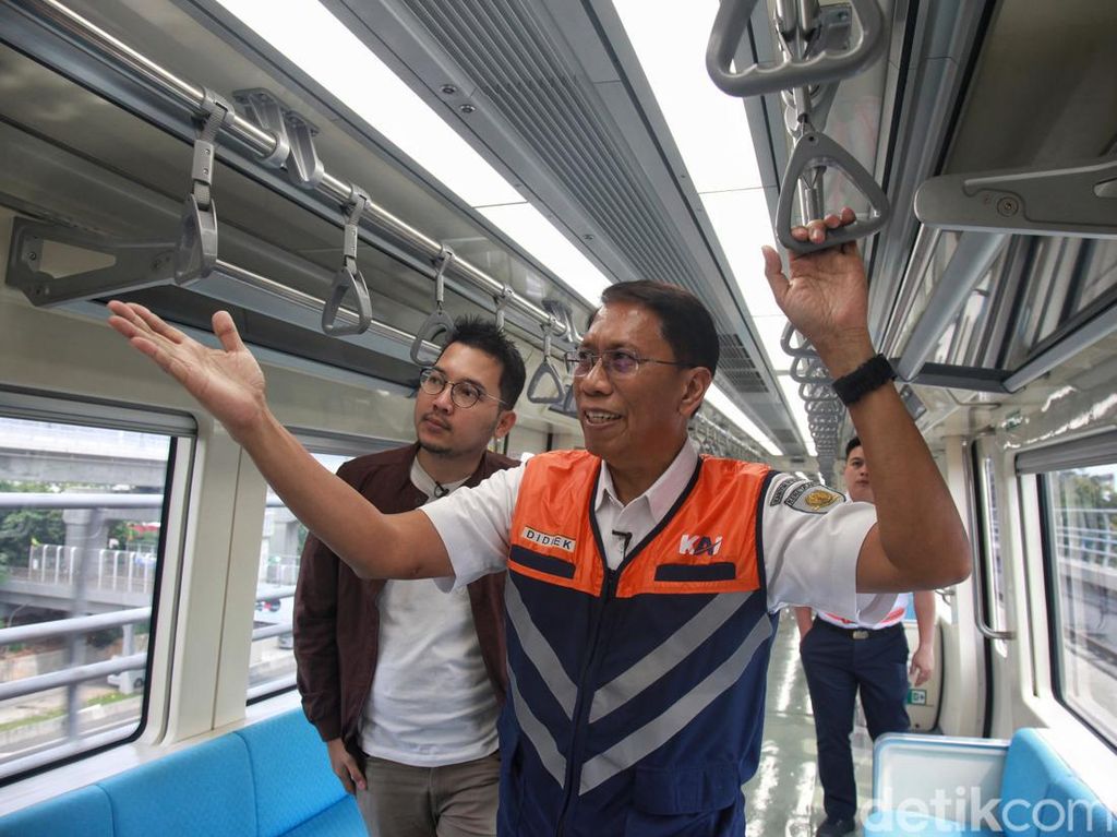 Dirut KAI Cek Kesiapan Akhir LRT Jabodebek Dirut KAI Cek Kesiapan Akhir LRT Jabodebek