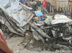 Penjelasan Polisi soal Penyebab Truk Timpa Mobil Tewaskan 2 Orang di Semarang