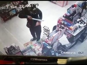 Viral! Pria Bawa Golok Rampok Minimarket di Cisarua KBB Viral! Pria Bawa Golok Rampok Minimarket di Cisarua KBB