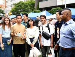 Gibran-Selvi Kunjungi Booth UMKM di Korea, WNI Berbondong-bondong Antre